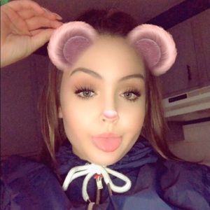 Meet your Posher, Olivia